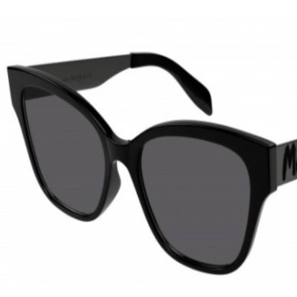 Alexander McQueen - Picture 1 of 6